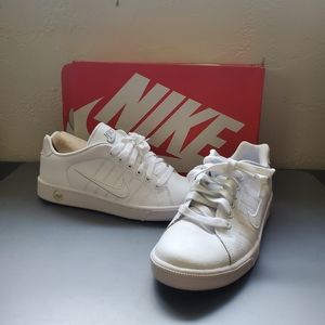 Nike shoes size 9.5